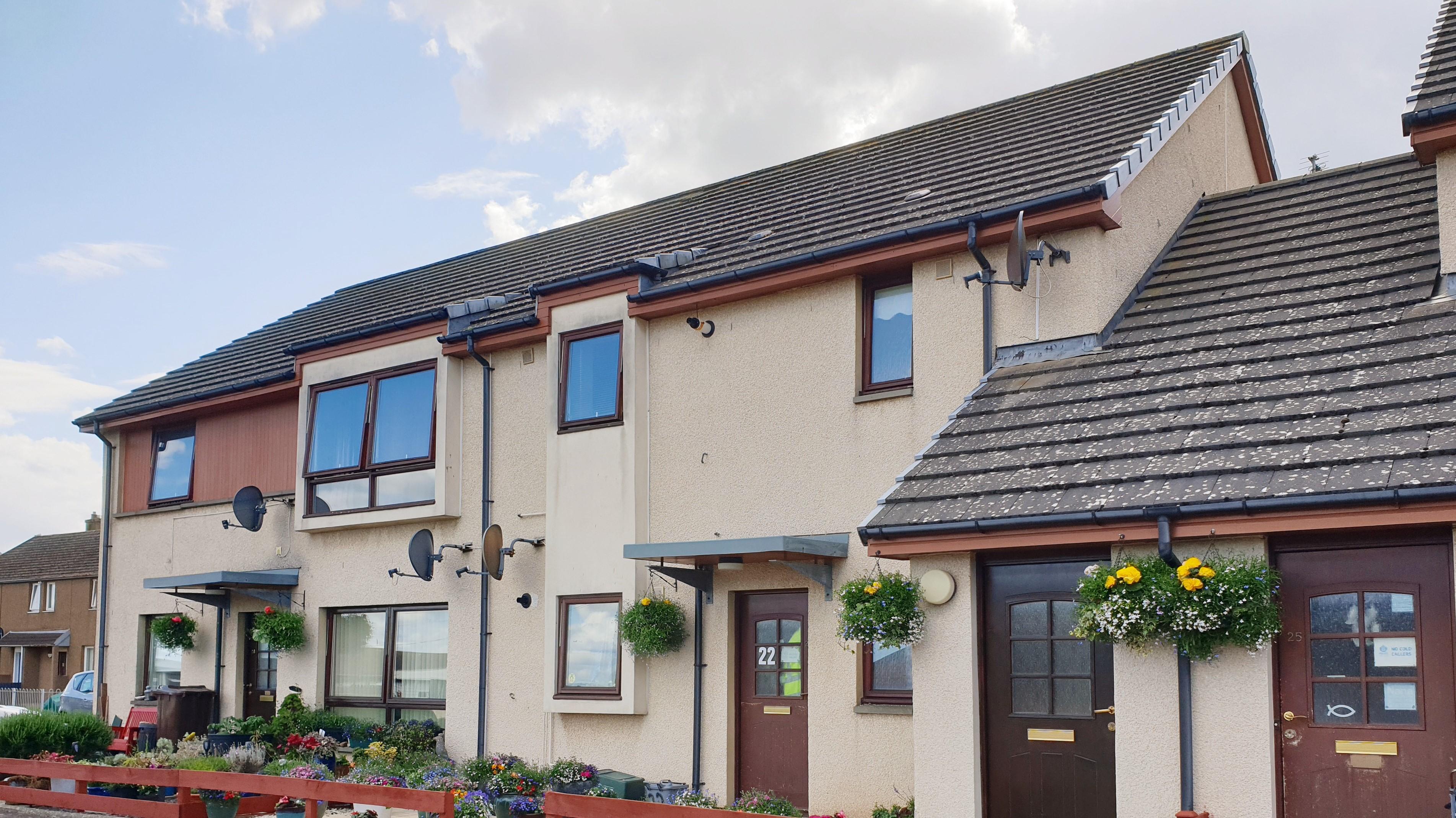 Goldenstones Dunbar Showing colourful pots and hanging baskets